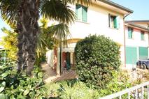 PORZIONE DI BIFAMILIARE CON SCOPERTO PRIVATO in Vendita