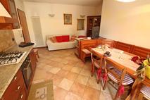 APPARTAMENTO DUE CAMERE AL PIANO TERRA CON GIARDINO PRIVATO in Vendita