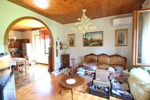 CASA SINGOLA DAGLI AMPI SPAZI in Vendita